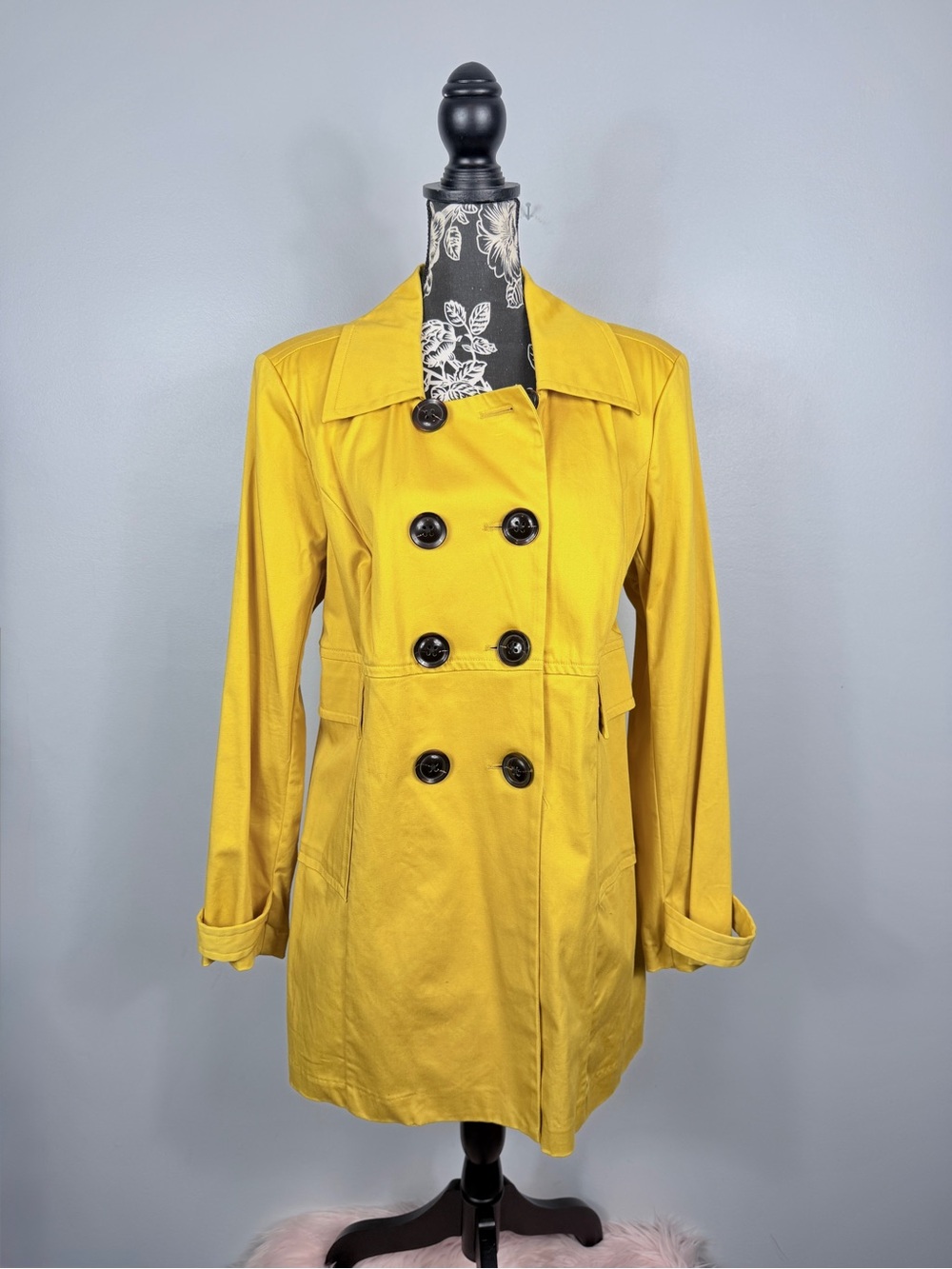 Daisy Fuentes yellow large button long sleeve rain trenchcoat jacket size XL